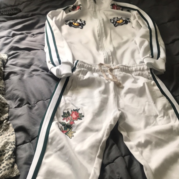 Tracksuit - Picture 3 of 7